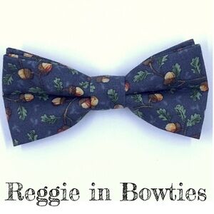 Pet Bowtie in Acorns